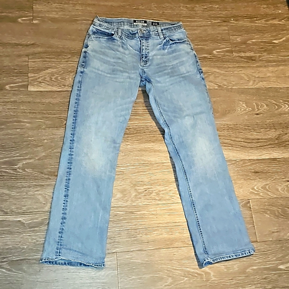 Mens RECLAIM Regular Straight light wash jeans. Size 31 short